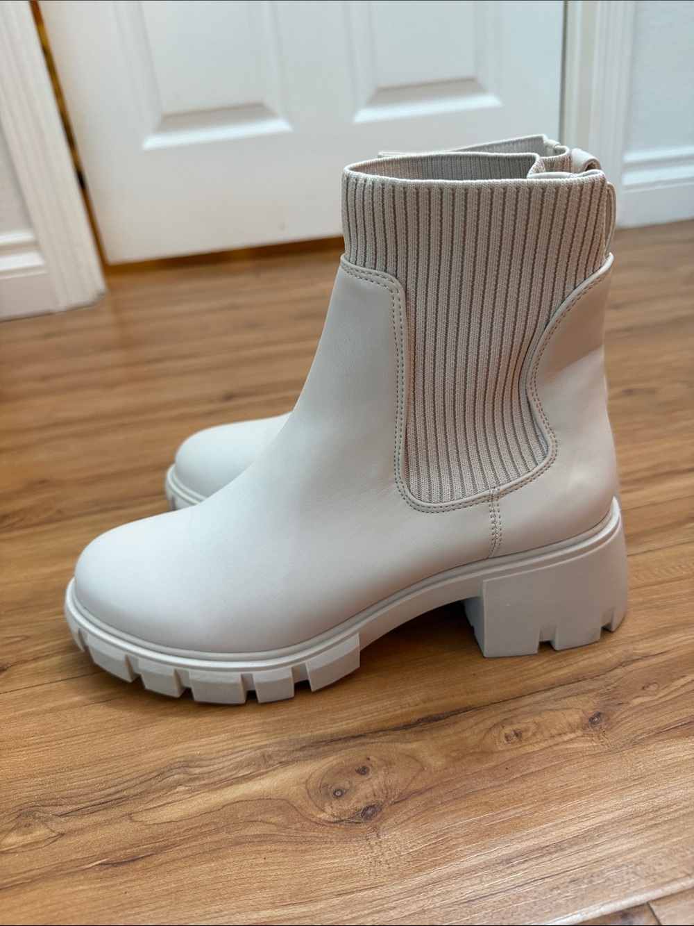 Steve Madden Women's Cream Chelsea Ankle Boots